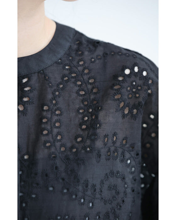 ぽわんとバルーン袖のパンチングレースブラウストップス