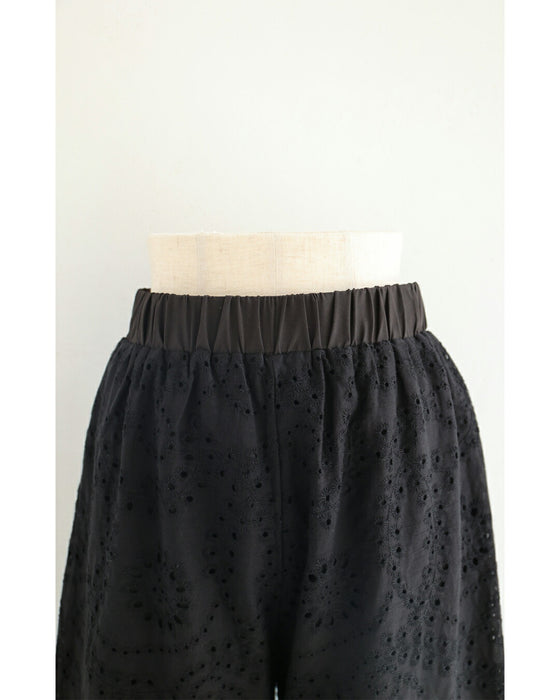 涼しいパンチングレースワイドパンツ