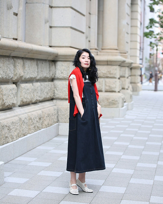 「気負わず着れる」大人の抜け感ジャンパースカート