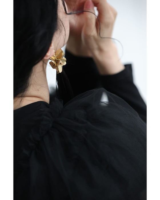 肩から広がるボリュームチュールのカットソートップス