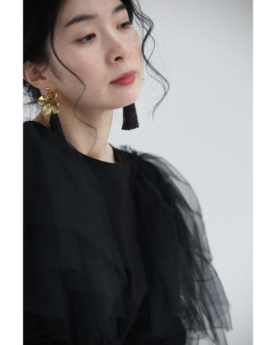 肩から広がるボリュームチュールのカットソートップス