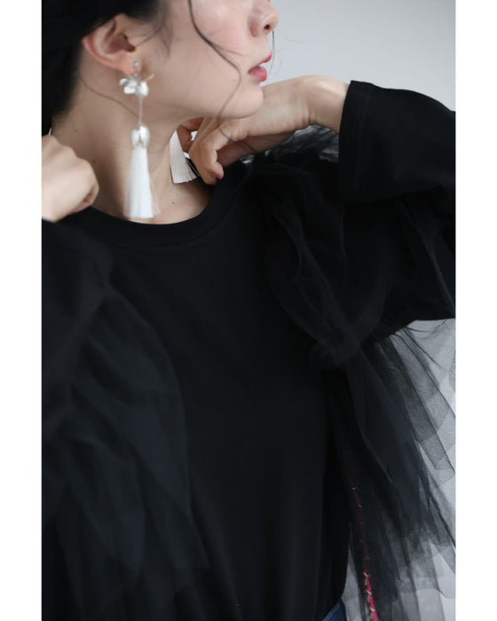 肩から広がるボリュームチュールのカットソートップス