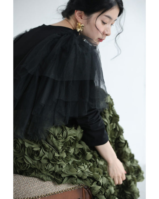 肩から広がるボリュームチュールのカットソートップス