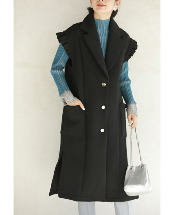 肩を包み込むフリルショルダーロングジレ