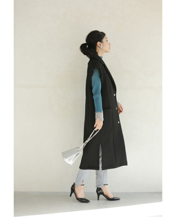 肩を包み込むフリルショルダーロングジレ