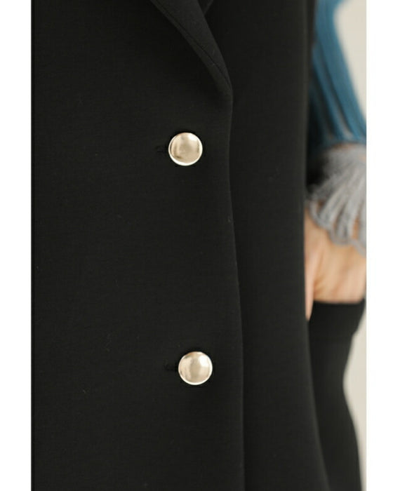 肩を包み込むフリルショルダーロングジレ