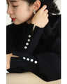 【アウトレット返品交換不可】手元に連なるボタンのポワン袖ニットプルオーバートップス