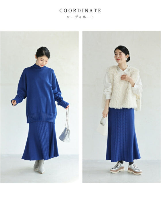 ゆるやかな裾フレアラインのニットロングスカート