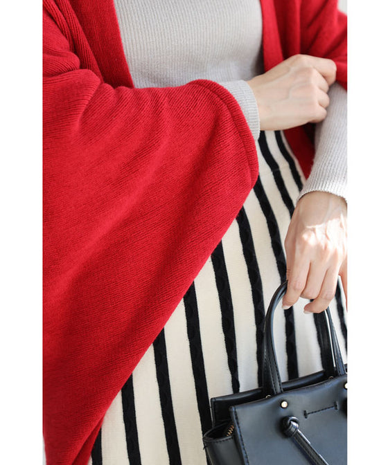 差し色レッドのボレロカーディガン