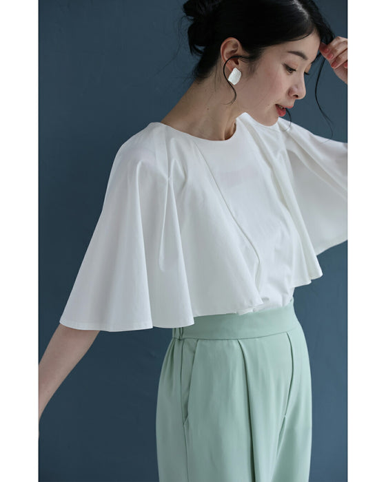 たっぷり広がるフレア袖プルオーバートップス