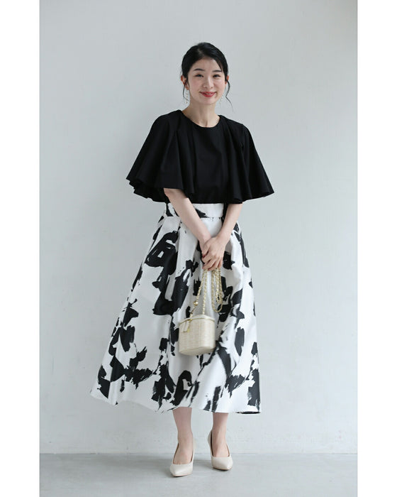 たっぷり広がるフレア袖プルオーバートップス