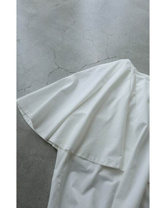 たっぷり広がるフレア袖プルオーバートップス