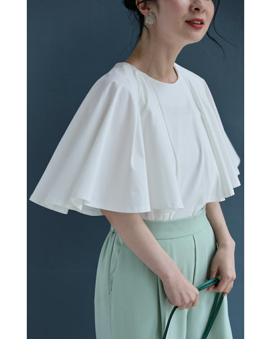 たっぷり広がるフレア袖プルオーバートップス
