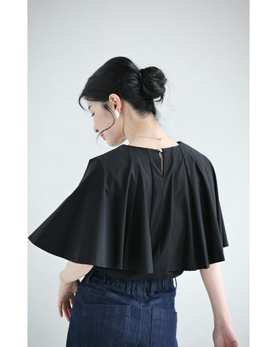 たっぷり広がるフレア袖プルオーバートップス