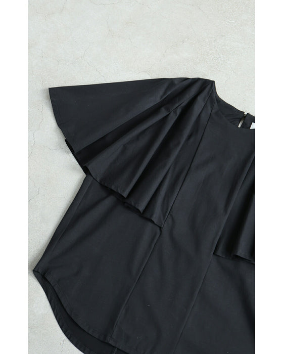 たっぷり広がるフレア袖プルオーバートップス