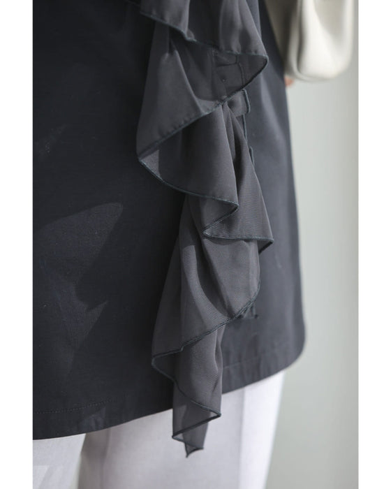 流れるアシンメトリーフリルラインのカットソートップス