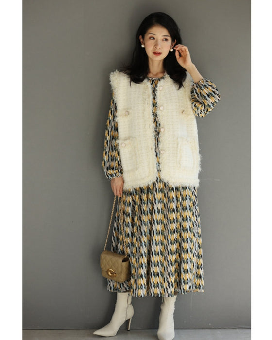 縁取りファーのツイード風デザインニットベスト