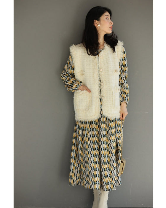 縁取りファーのツイード風デザインニットベスト