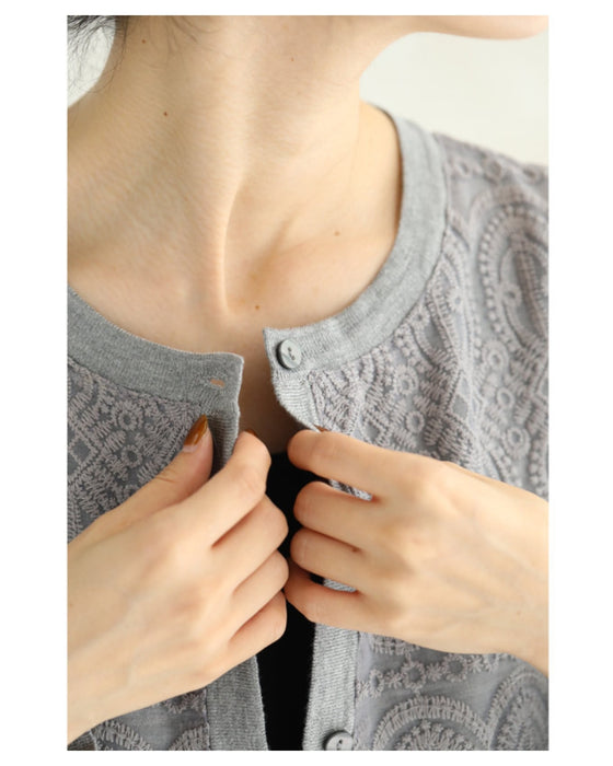 美しさ織りなす装飾刺繍のカーディガン