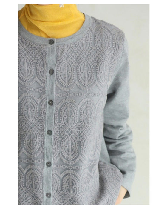 美しさ織りなす装飾刺繍のカーディガン