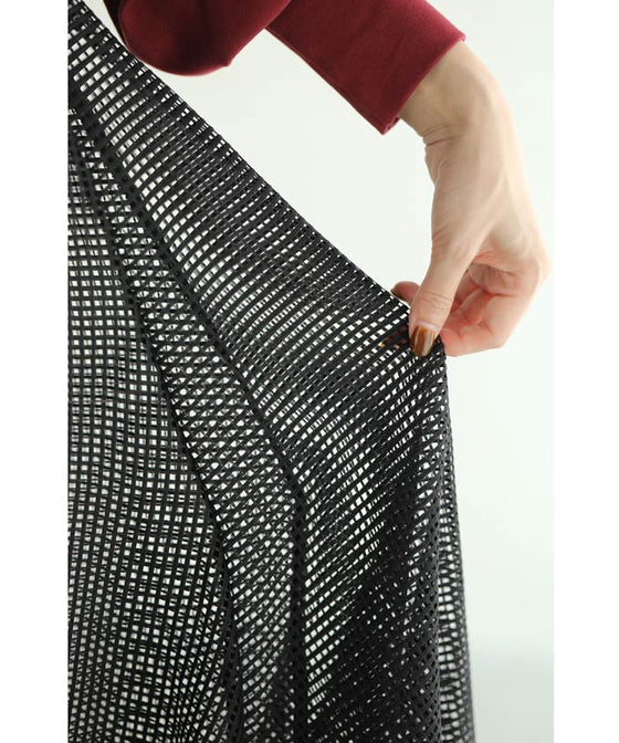 たっぷりの生地感が揺らめくメッシュベールロングスカート