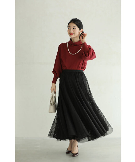 たっぷりの生地感が揺らめくメッシュベールロングスカート