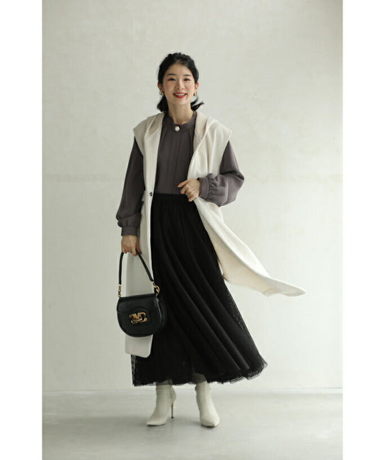 たっぷりの生地感が揺らめくメッシュベールロングスカート