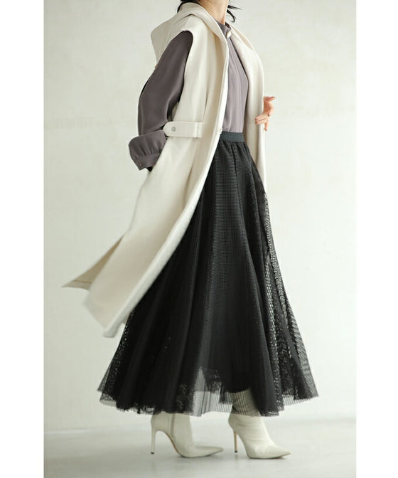 たっぷりの生地感が揺らめくメッシュベールロングスカート