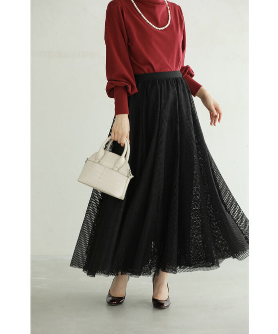 たっぷりの生地感が揺らめくメッシュベールロングスカート