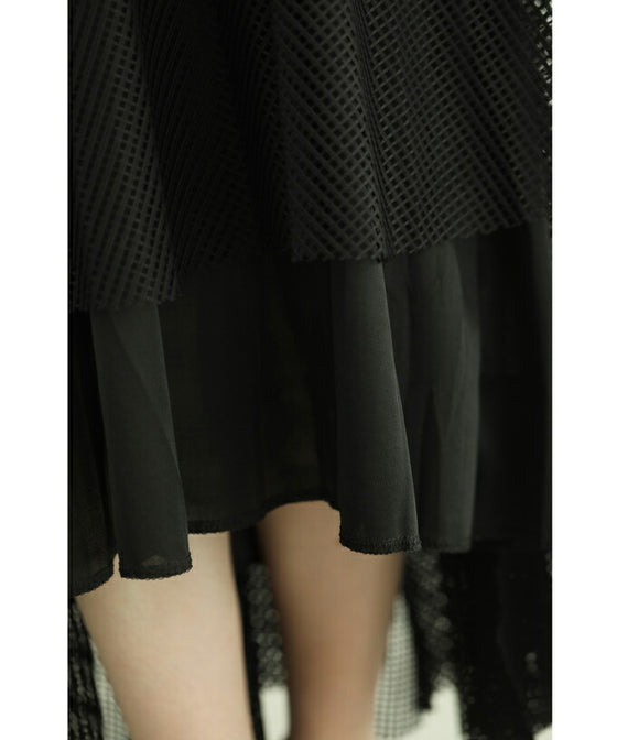 たっぷりの生地感が揺らめくメッシュベールロングスカート