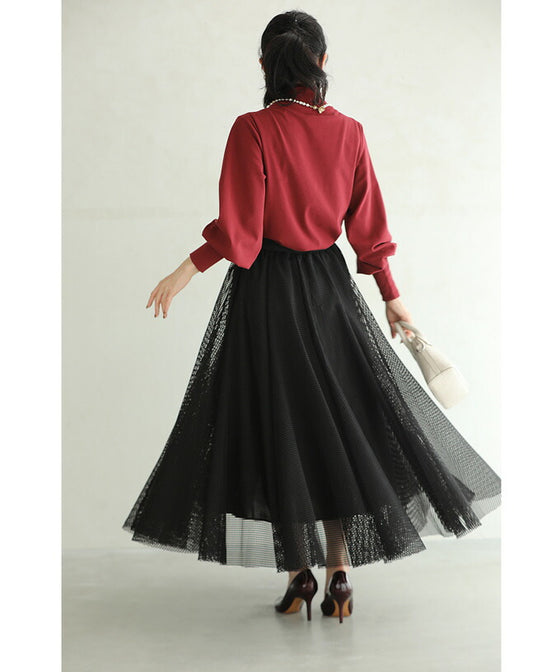 たっぷりの生地感が揺らめくメッシュベールロングスカート