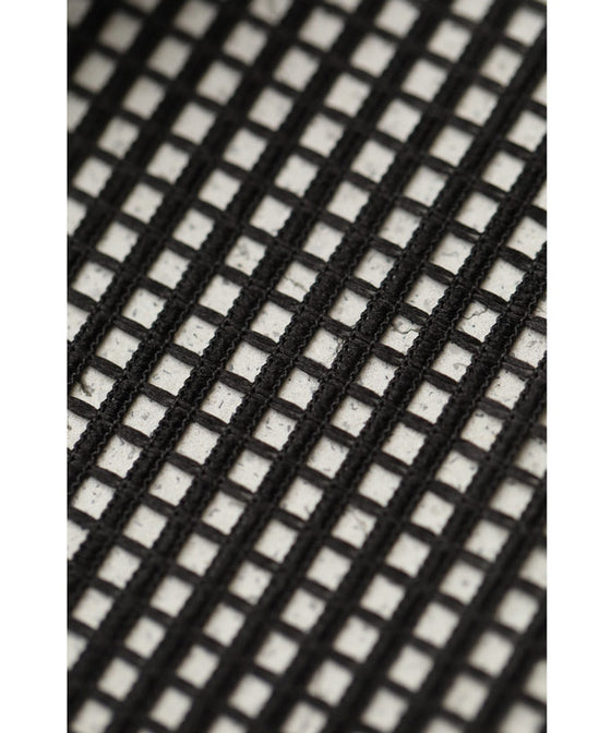 たっぷりの生地感が揺らめくメッシュベールロングスカート