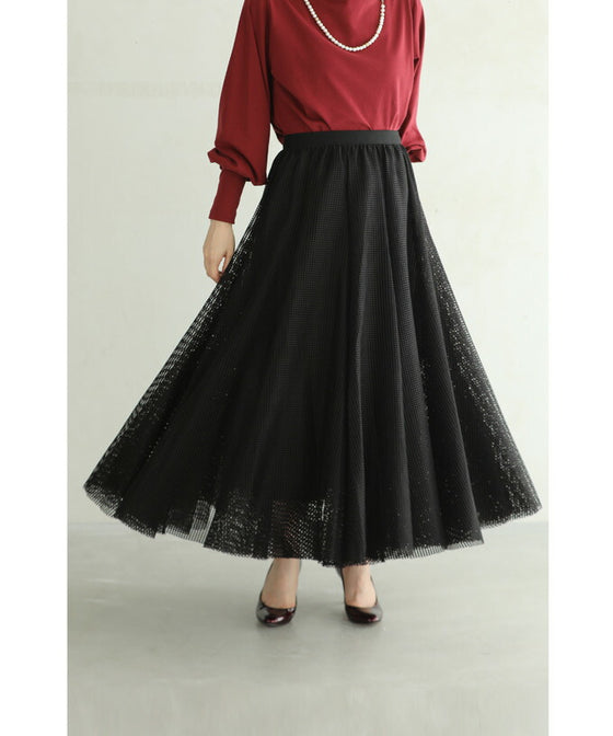 たっぷりの生地感が揺らめくメッシュベールロングスカート