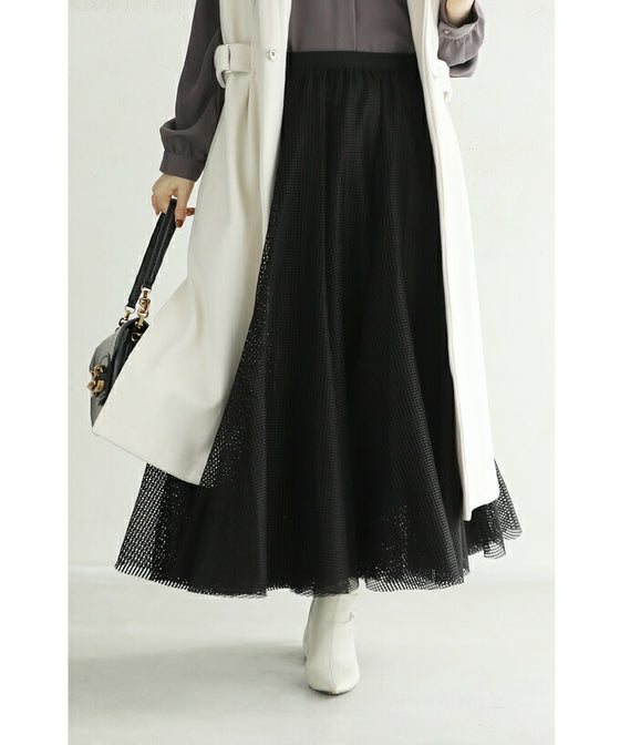 たっぷりの生地感が揺らめくメッシュベールロングスカート