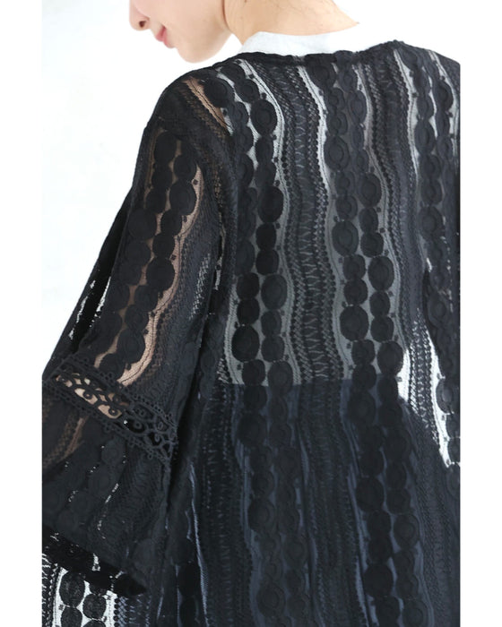 フレア袖の流れるレースラインロングカーディガン