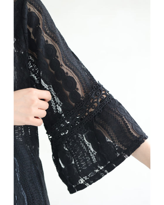 フレア袖の流れるレースラインロングカーディガン