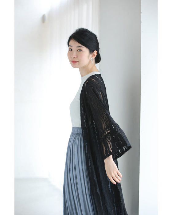 フレア袖の流れるレースラインロングカーディガン