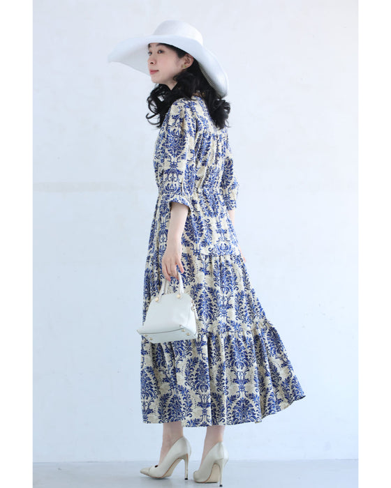 上品なブルーのダマスク柄ティアードミディアムワンピース