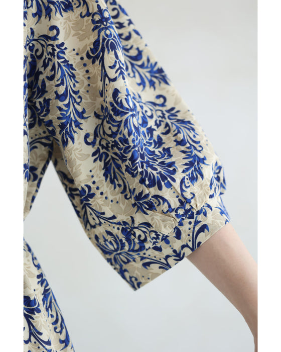 上品なブルーのダマスク柄ティアードミディアムワンピース