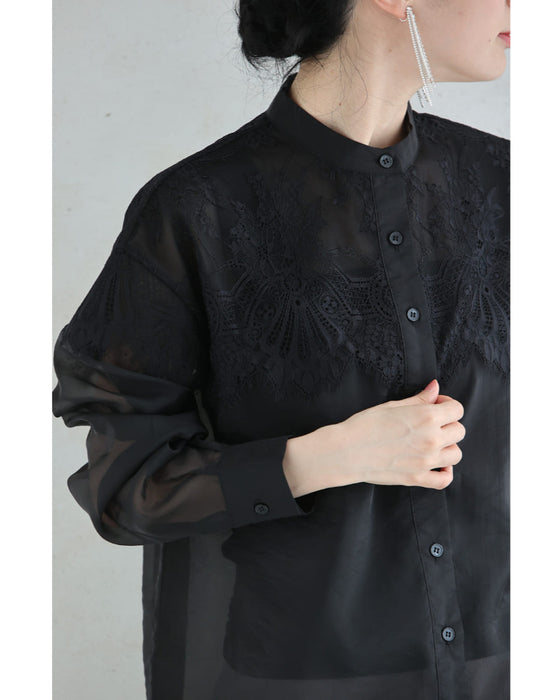 淡いレースを重ねたシアーシャツトップス