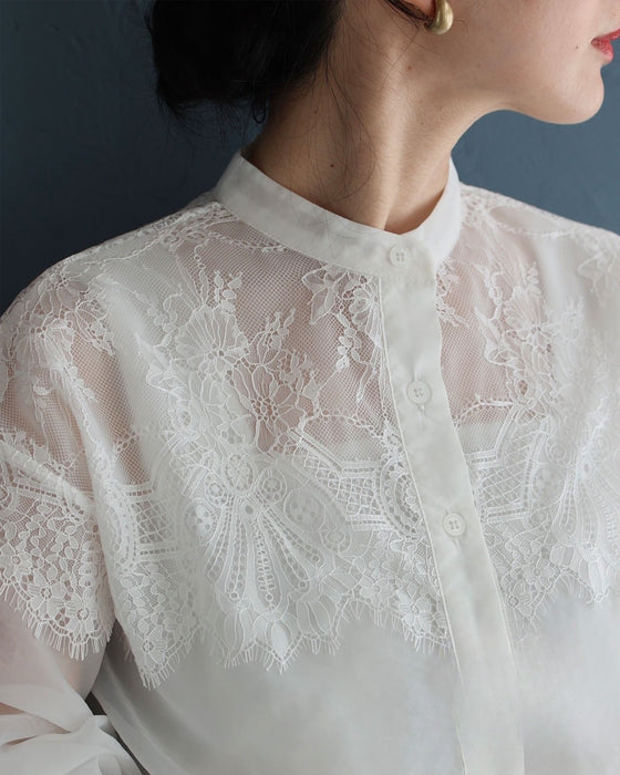 淡いレースを重ねたシアーシャツトップス