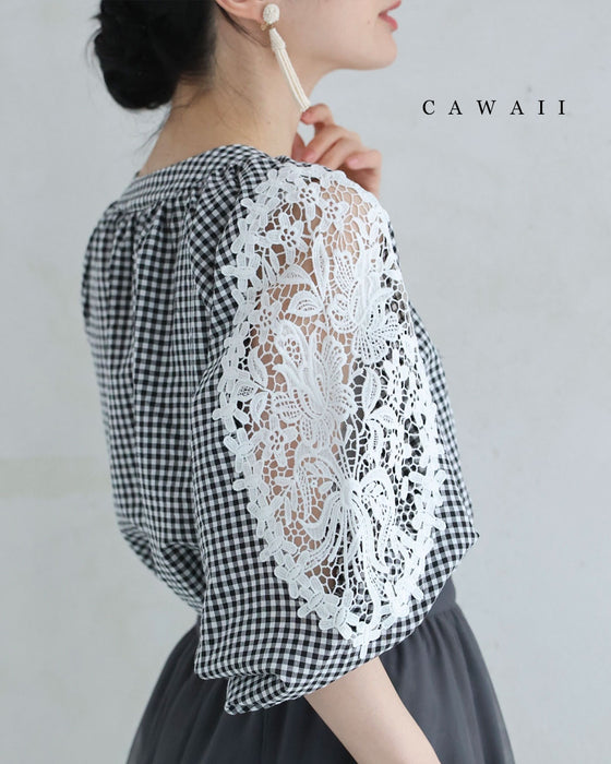 華やかなレース広がるポワン袖のギンガムチェックブラウストップス