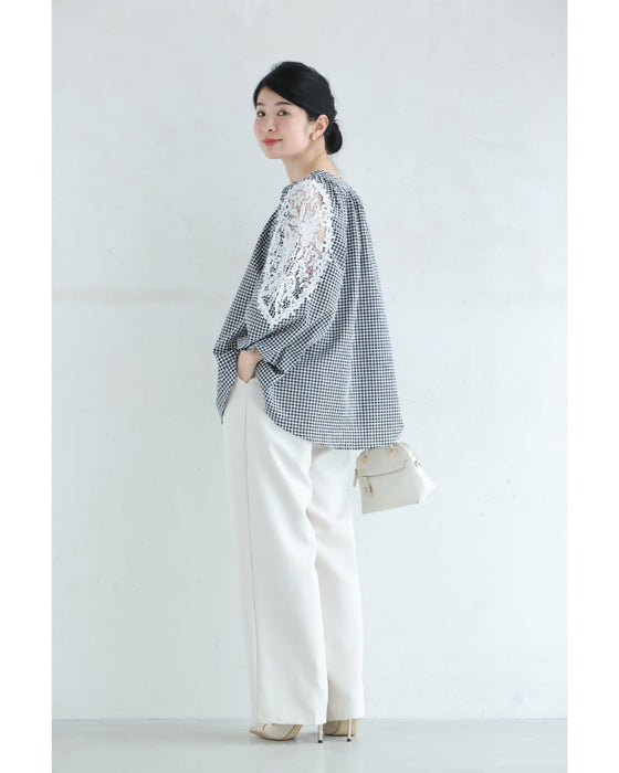 華やかなレース広がるポワン袖のギンガムチェックブラウストップス