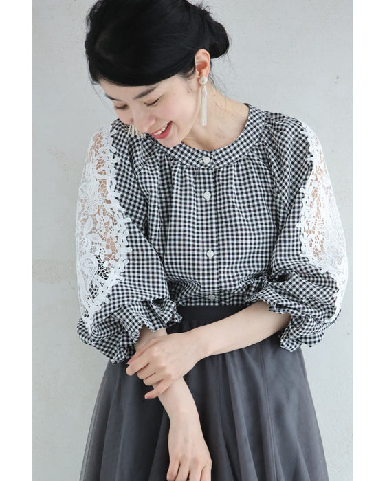 華やかなレース広がるポワン袖のギンガムチェックブラウストップス