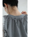 華やかなレース広がるポワン袖のギンガムチェックブラウストップス