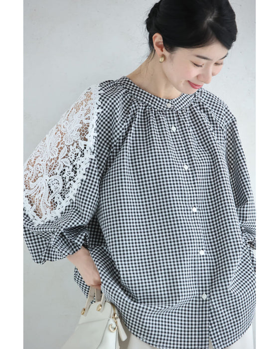 華やかなレース広がるポワン袖のギンガムチェックブラウストップス