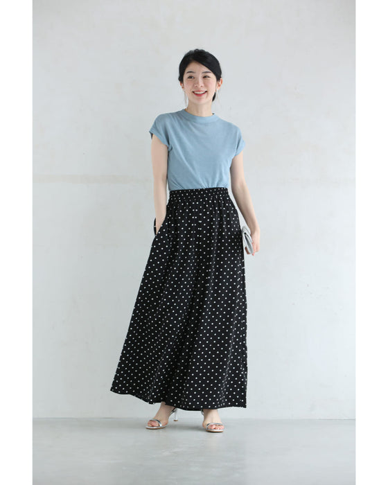 軽くて柔らかなドット柄ワイドパンツ