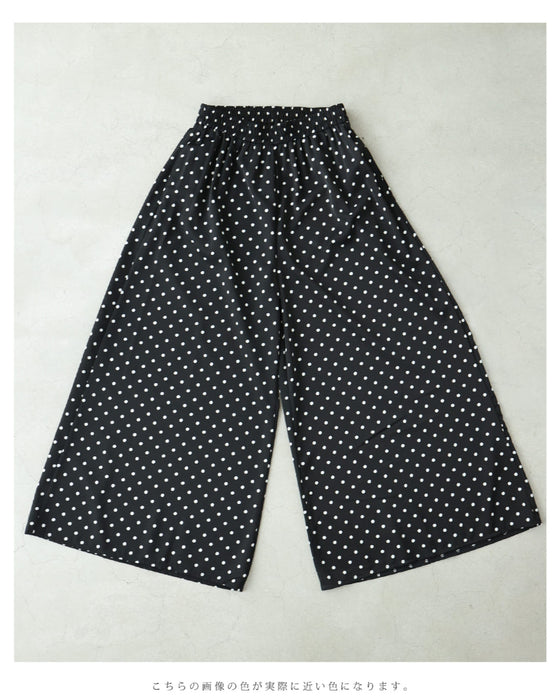 軽くて柔らかなドット柄ワイドパンツ