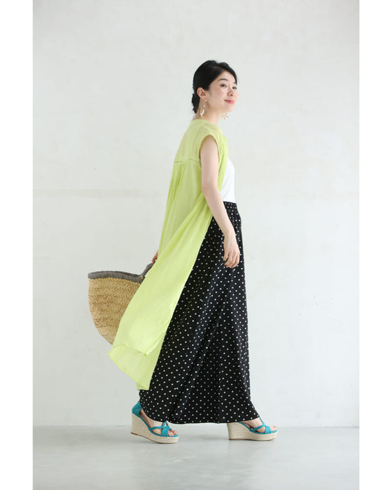 軽くて柔らかなドット柄ワイドパンツ