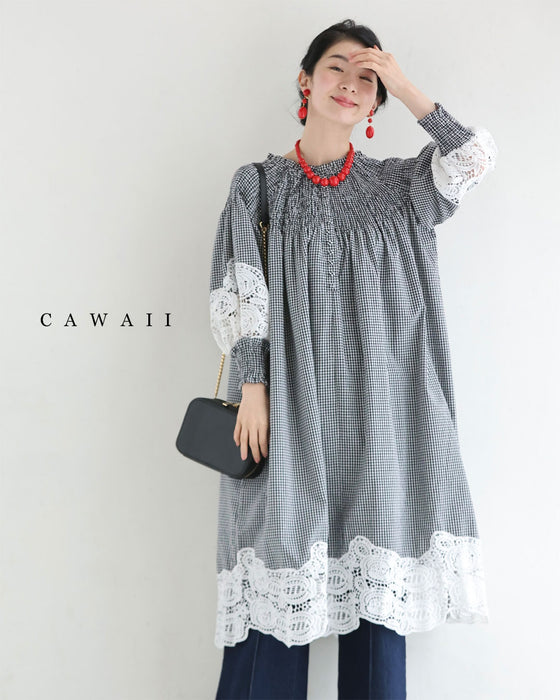 足元で揺れるレースのギンガムチェックミディアムワンピース